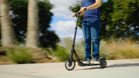 Hulajnoga elektryczna RAZOR Power A5 - składana hulajnoga dla młodzieży do 80 kg, lekka konstrukcja - obrazek 12