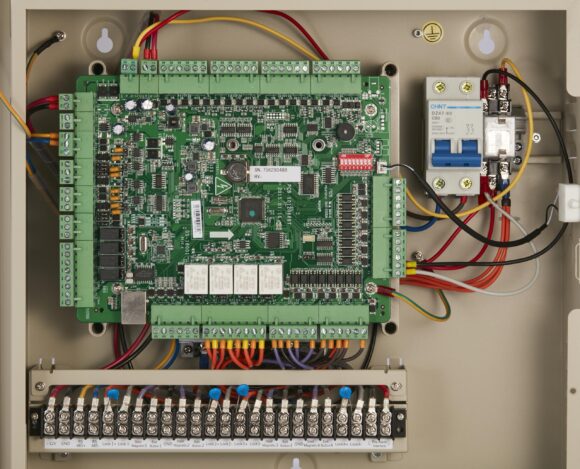 KONTROLER DOSTĘPU HIKVISION DS-K2604T - obrazek 2
